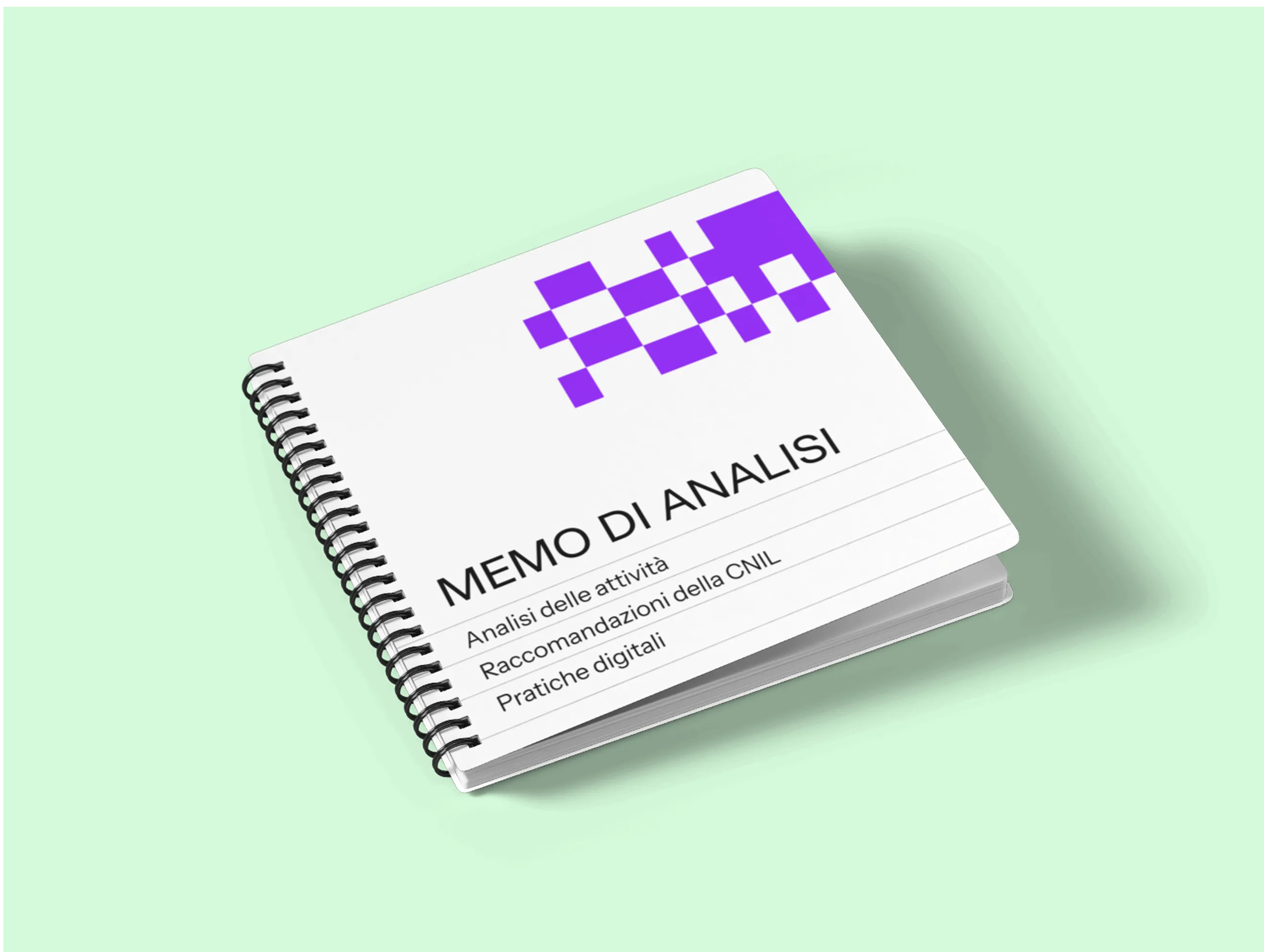 Spiral-bound notebook titled 'MEMO DI ANALISI' with sections 'Analisi delle attività', 'Raccomandazioni della CNIL', and 'Pratiche digitali' on a green background.
