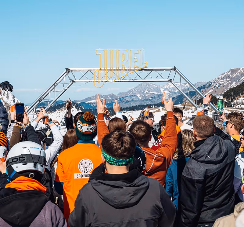 Crowd in front of a secret set on the mountains, taking place at a Jubel branded stage