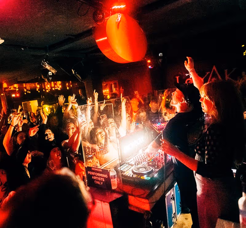 Party at one of the 6 clubs located downtown at Avoriaz