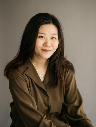 image of book signing at a bookstore