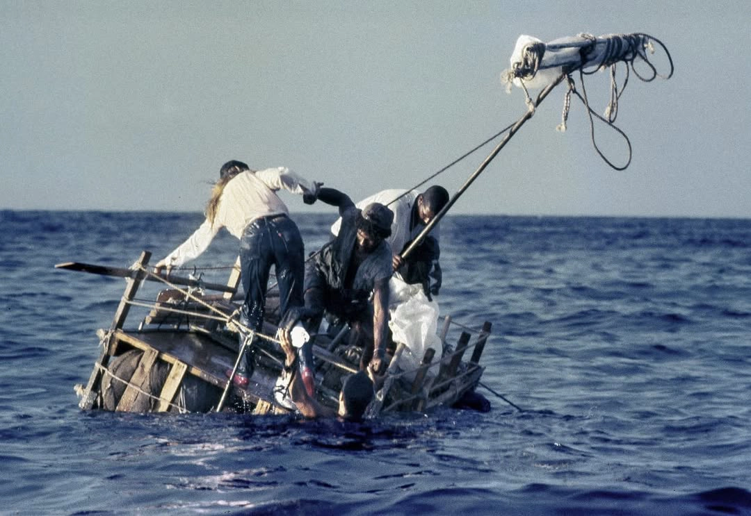 The photographs taken by Willy Castellanos of the Rafter Crisis are emotionally and politically unsettling, revealing a reality that was both strained and disquieting, on the verge of erupting into violence at the time.