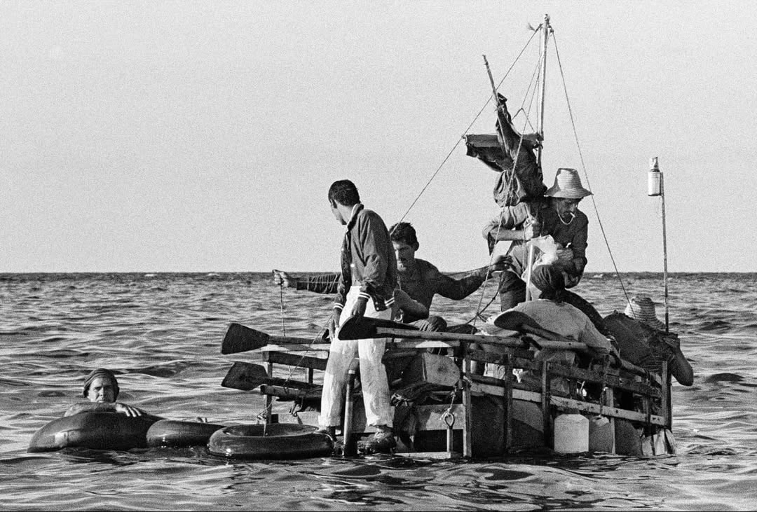 The photographs taken by Willy Castellanos of the Rafter Crisis are emotionally and politically unsettling, revealing a reality that was both strained and disquieting, on the verge of erupting into violence at the time.