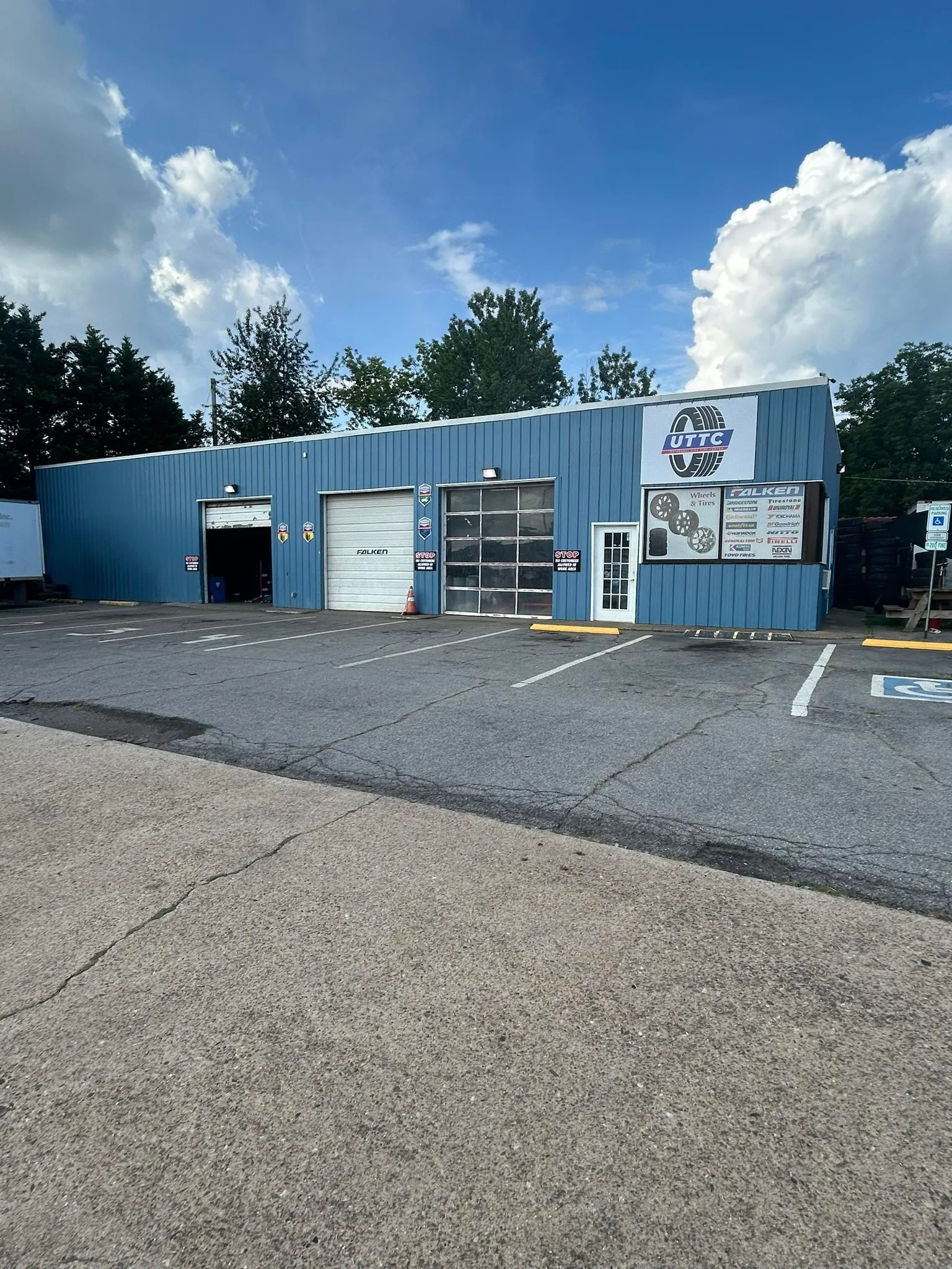 Universal Tire Tire Center store image