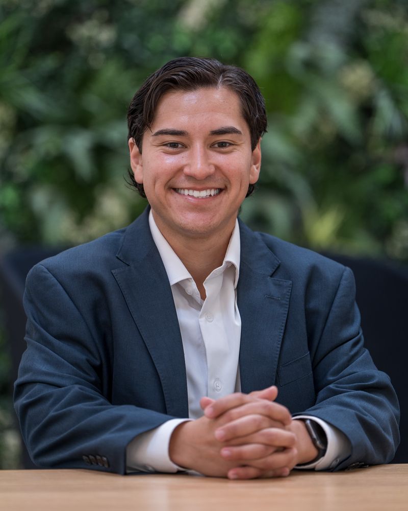 Aaron Reyes Headshot
