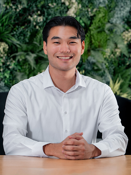 Meder Zhumagulov Headshot