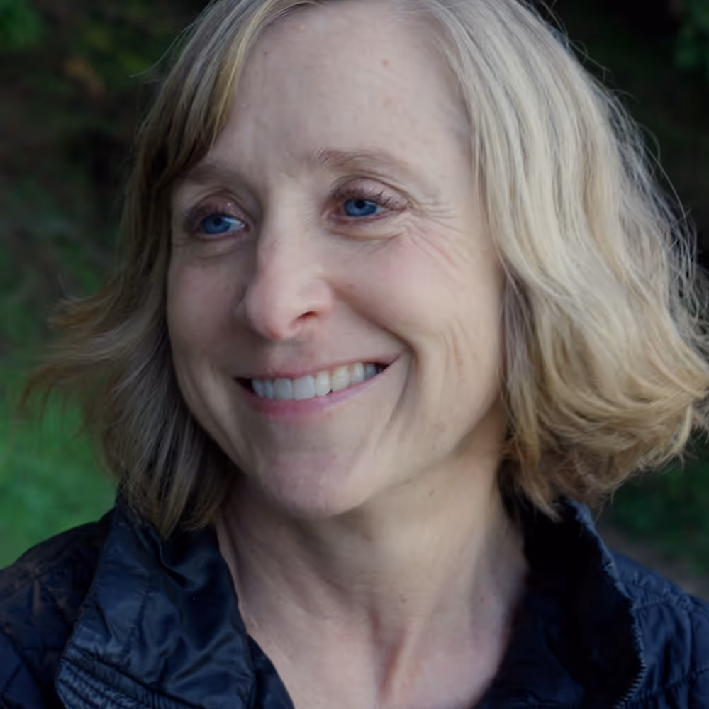 A portrait of Jocelyn Mangan, a CEO and client of Applestone Consulting.