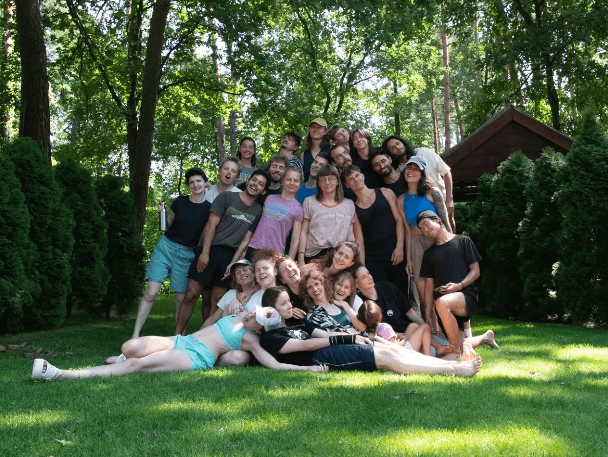 Gruppenbild in der Natur von den Teilnehmenden.