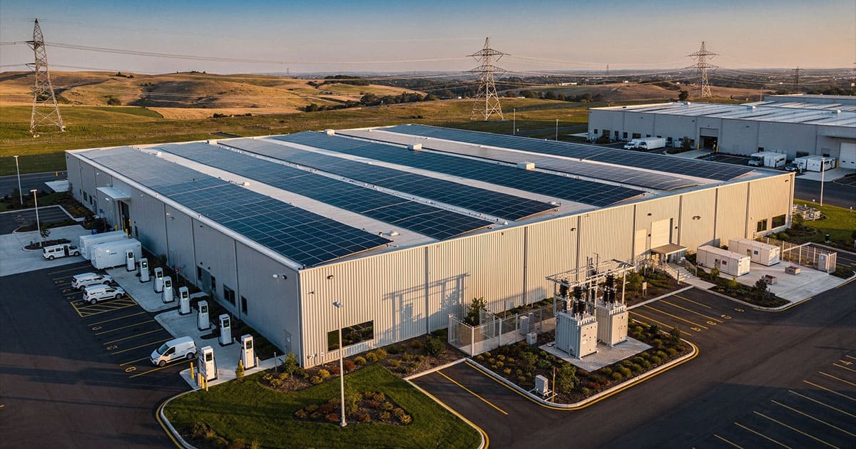 Sistema de autoconsumo solar en nave industrial de parque industrial en México