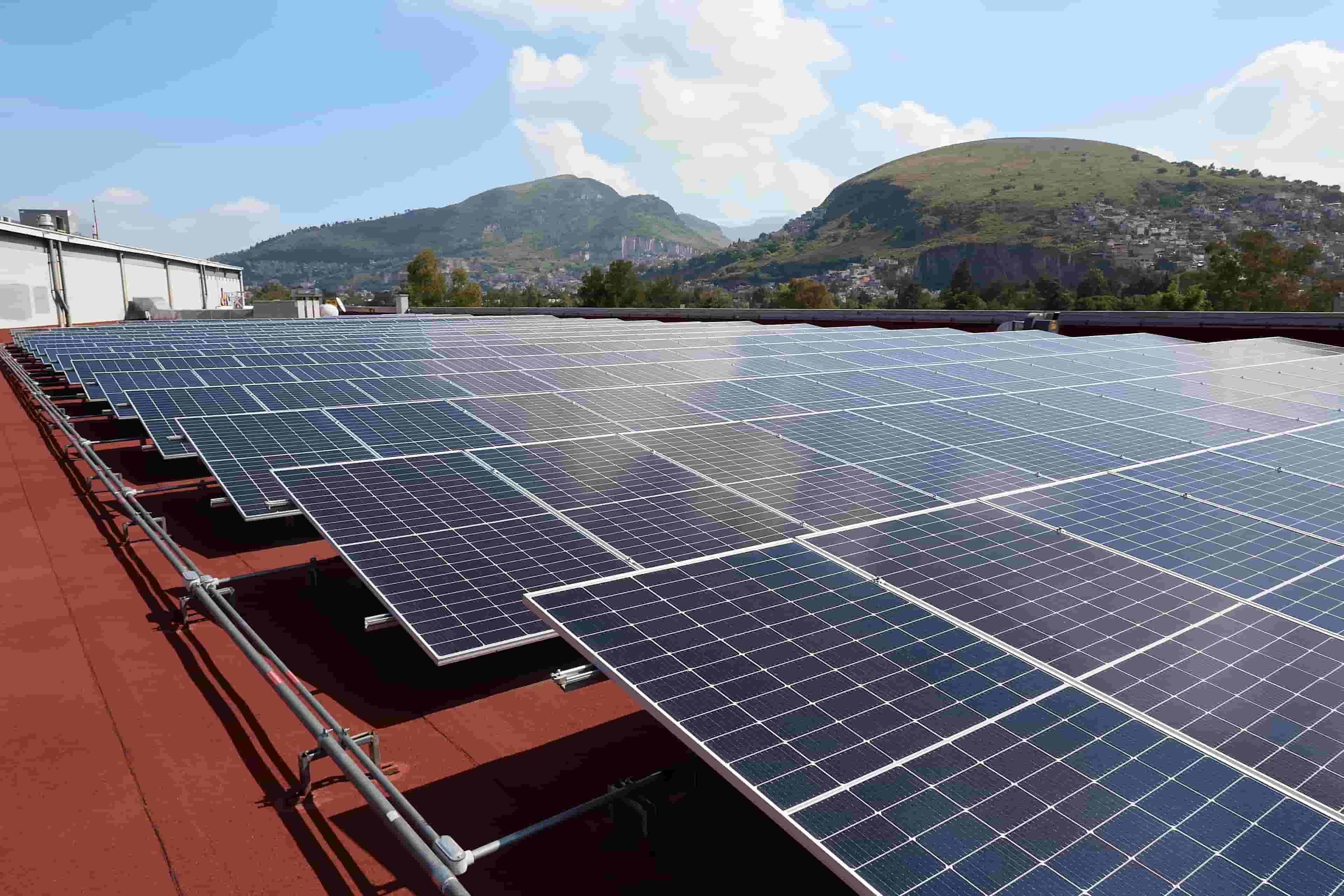 Instalación de paneles solares fotovoltaicos en azotea industrial en México bajo modelo PPA Solar con Cero Inversión de Energía Real