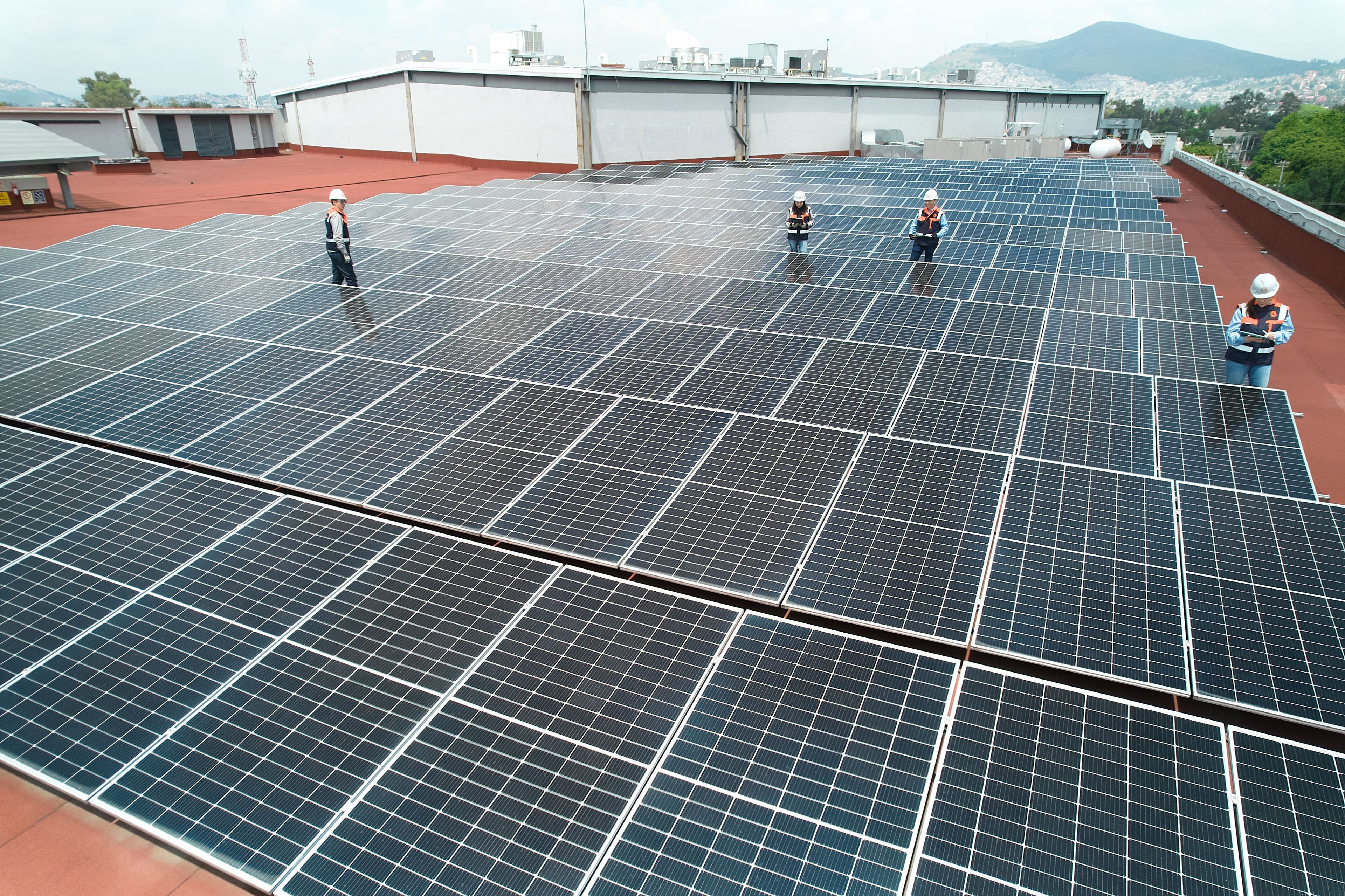 Autoconsumo industrial en México 2026: 196 MW autorizados y el marco de la CNE
