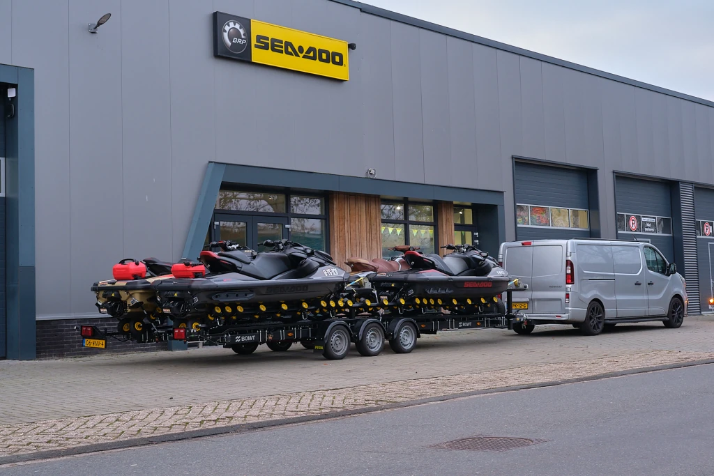 Alle boten en waterscooters leveren wij kosteloos af door heel Nederland