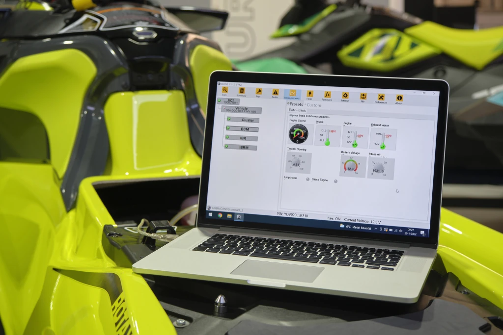 Uitlezen van Sea-Doo waterscooters en Yamaha Waverunner waterscooters bij BOWT Watersport, officieel dealer