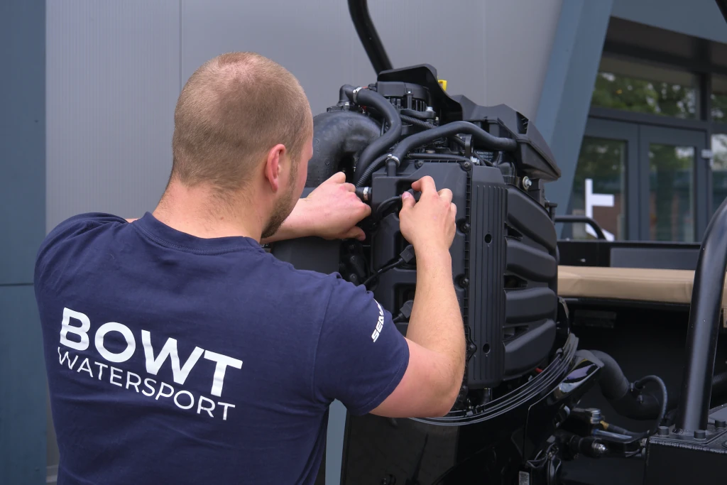 Onderhoud aan Mercury Pro XS 300 buitenboordmotor bij BOWT Watersport