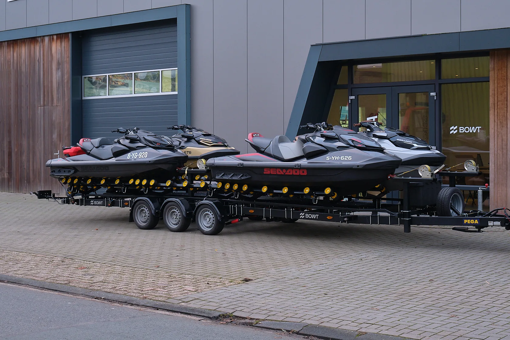 Haal en brengservice voor waterscooters met speciaal gebouwde PEGA-waterscooter trailer bij BOWT Watersport: Sea-Doo en Yamaha waterscooter dealer