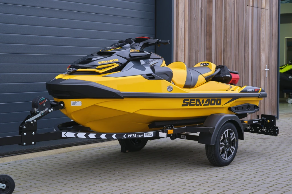 De waterscooter trailers van Lorries bij BOWT Watersport