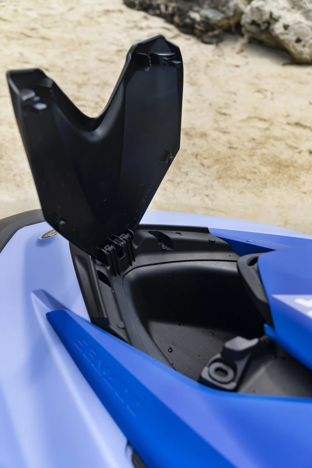 Sea-Doo Spark opbergvak van Sea-Doo waterscooter, te koop bij BOWT Watersport, officieel Sea-Doo dealer