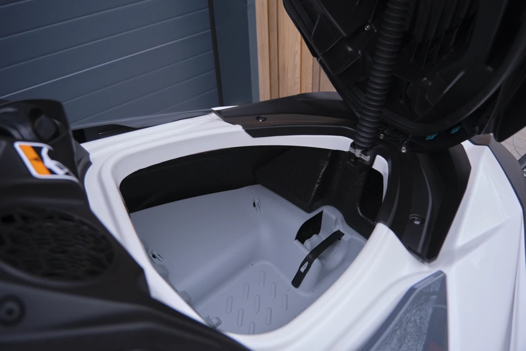 Sea-Doo GTI 130 opbergvak