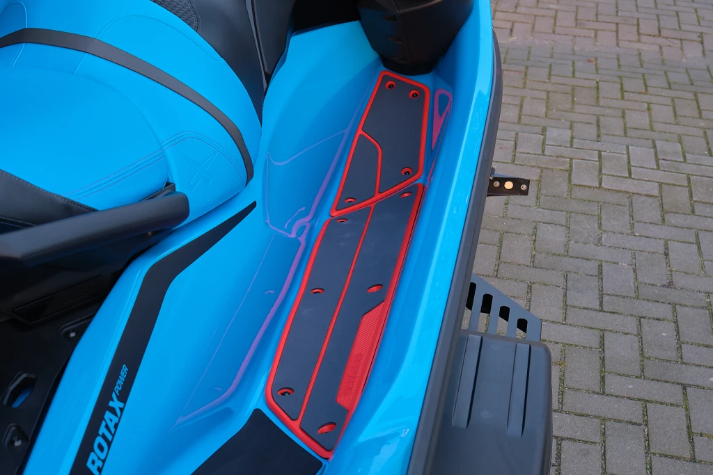 Sea-Doo RXT-X RS 325 waterscooter voetsteunen