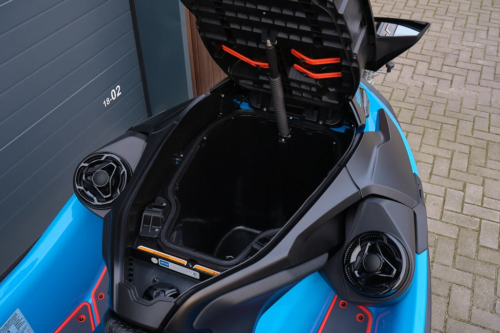 Sea-Doo RXT-X RS 325 waterscooter opbergvak