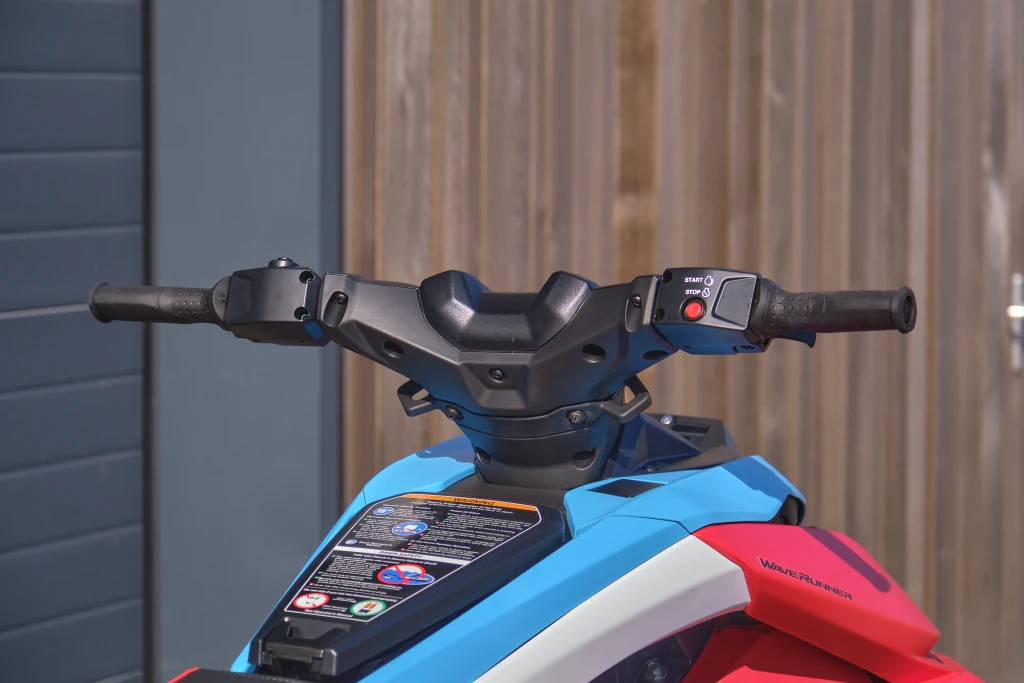 Yamaha JetBlaster DLX (Deluxe) waterscooter bij officiele Yamaha Waverunner Dealer: BOWT Watersport