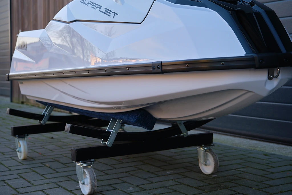Yamaha SuperJet freestyle waterscooter en jet ski, te koop bij BOWT Watersport