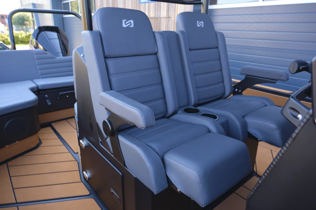 AQUASPIRIT S700 aluminium RIB/rubberboot te koop bij BOWT, luxe accessoires en opties