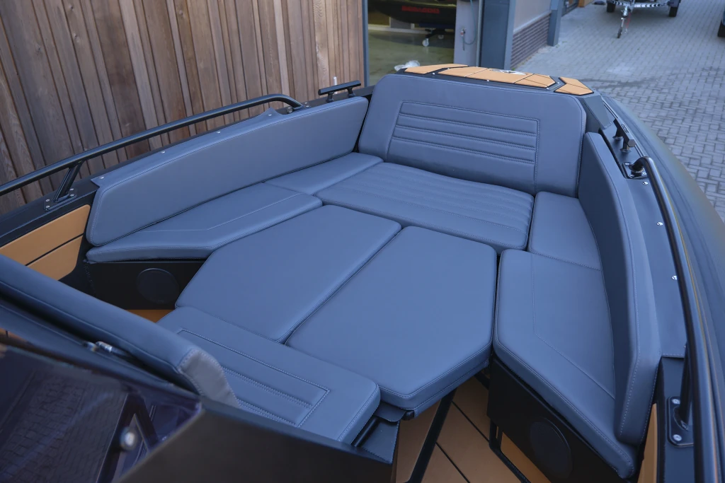 AQUASPIRIT S700 aluminium RIB/rubberboot te koop bij BOWT, luxe accessoires en opties