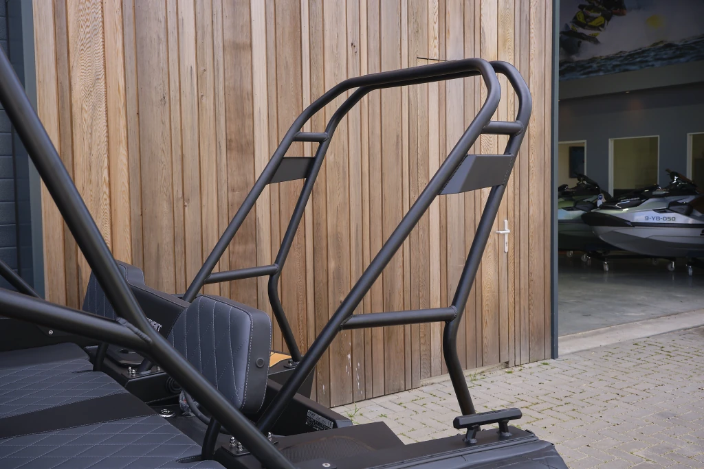 AQUASPIRIT S585 DC (Dual Console) luxe aluminium RIB met veel ruimte dankzij D-tubes geschikt voor 8 personen en maximaal 150 pk buitenboordmotor. Snelle rubberboot en RIB.