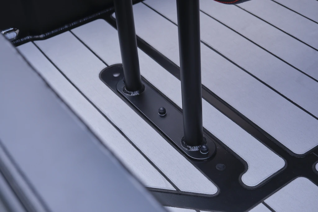 AQUASPIRIT S585 CC (Center Console) luxe aluminium RIB/rubberboot met D-tubes voor enorm veel ruimte, maximaal 150 pk, te koop bij BOWT Watersport. 