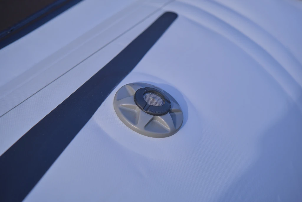 AQUASPIRIT S585 CC (Center Console) luxe aluminium RIB/rubberboot met D-tubes voor enorm veel ruimte, maximaal 150 pk, te koop bij BOWT Watersport. 