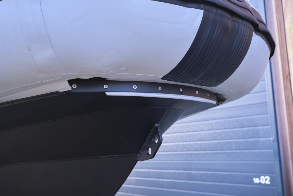 AQUASPIRIT S585 CC (Center Console) luxe aluminium RIB/rubberboot met D-tubes voor enorm veel ruimte, maximaal 150 pk, te koop bij BOWT Watersport. 