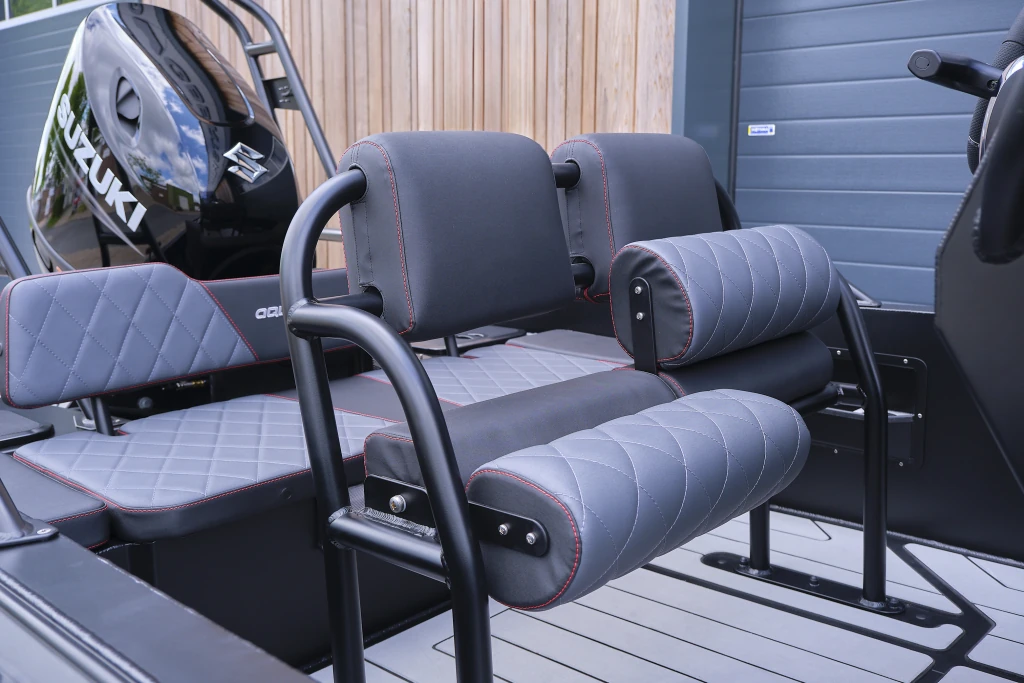 AQUASPIRIT S585 CC (Center Console) luxe aluminium RIB/rubberboot met D-tubes voor enorm veel ruimte, maximaal 150 pk, te koop bij BOWT Watersport. 