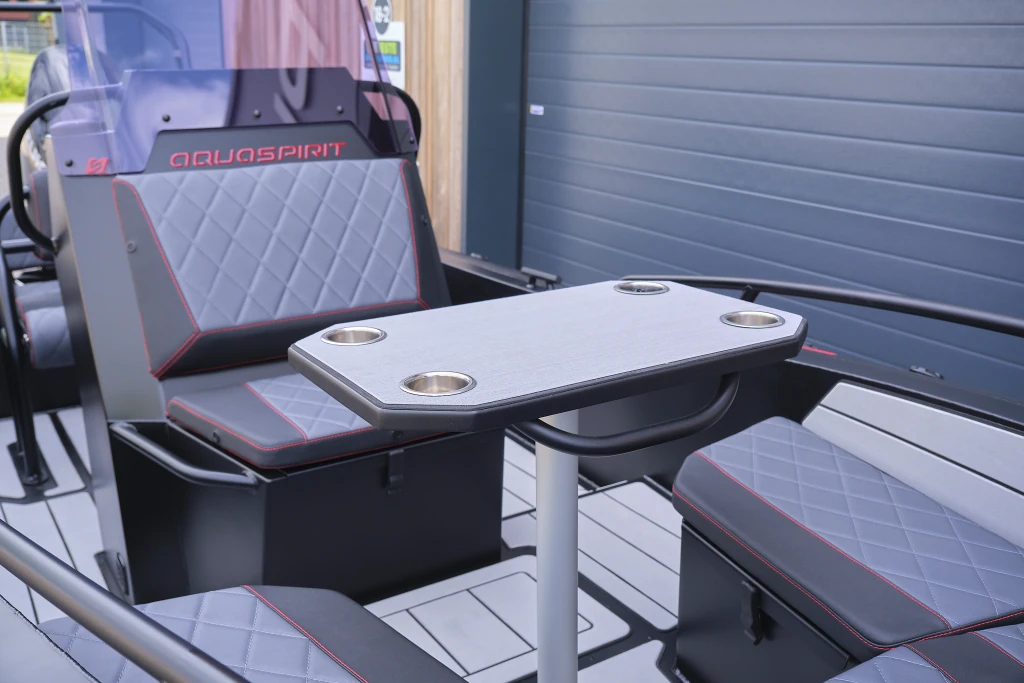 AQUASPIRIT S585 CC (Center Console) luxe aluminium RIB/rubberboot met D-tubes voor enorm veel ruimte, maximaal 150 pk, te koop bij BOWT Watersport. 