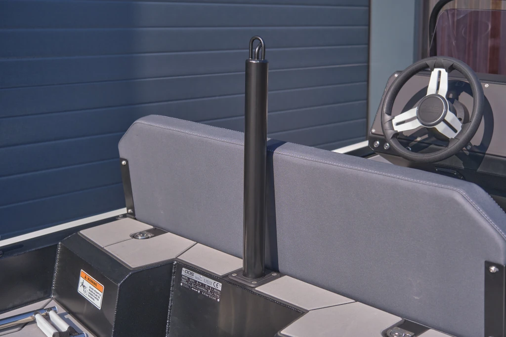 AQUASPIRIT S370 is een luxe aluminium tender RIB van 3,7 meter met D-tubes en daardoor verrassend veel ruimte, tot 60 pk vermogen, leuk als tender maar ook als speelboot