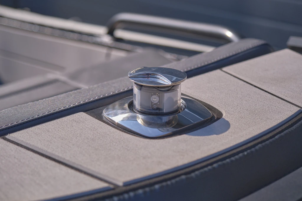 AQUASPIRIT S370 is een luxe aluminium tender RIB van 3,7 meter met D-tubes en daardoor verrassend veel ruimte, tot 60 pk vermogen, leuk als tender maar ook als speelboot