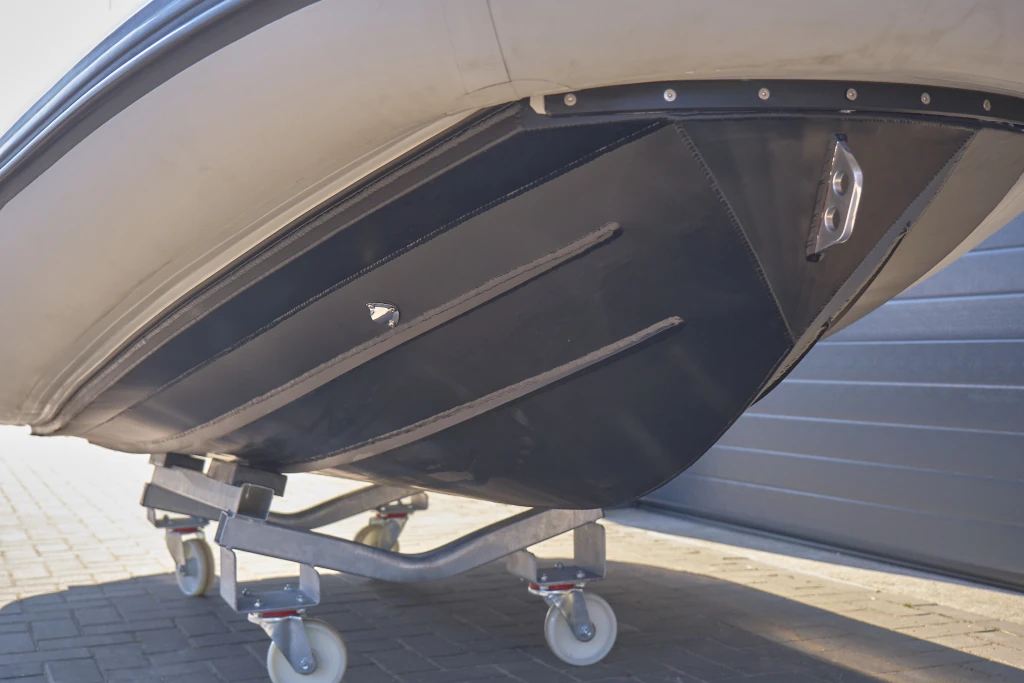 AQUASPIRIT S370 is een luxe aluminium tender RIB van 3,7 meter met D-tubes en daardoor verrassend veel ruimte, tot 60 pk vermogen, leuk als tender maar ook als speelboot