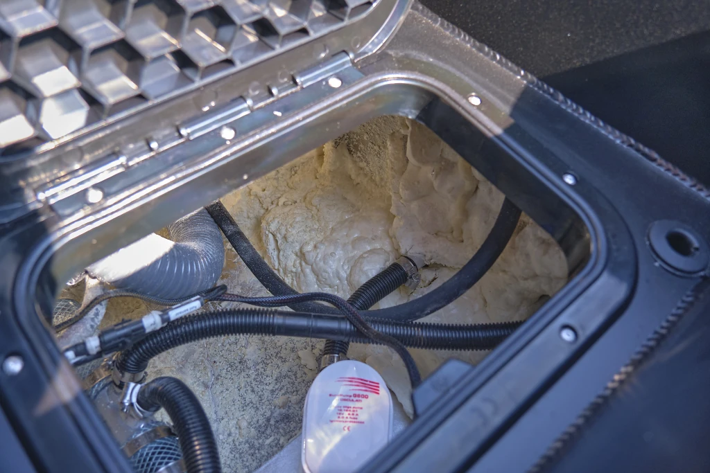 AQUASPIRIT S370 is een luxe aluminium tender RIB van 3,7 meter met D-tubes en daardoor verrassend veel ruimte, tot 60 pk vermogen, leuk als tender maar ook als speelboot