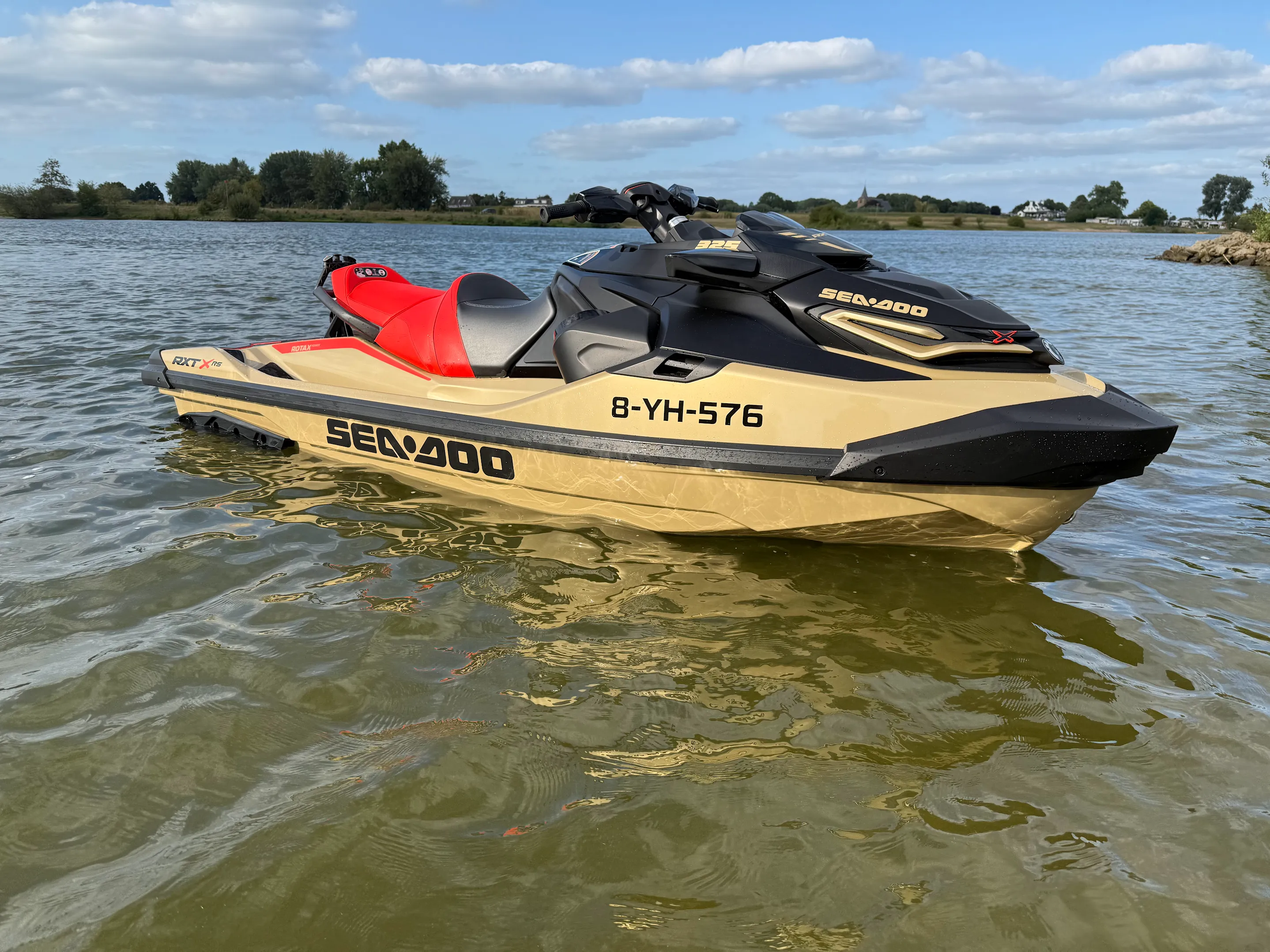 Sea-Doo RXT 325
