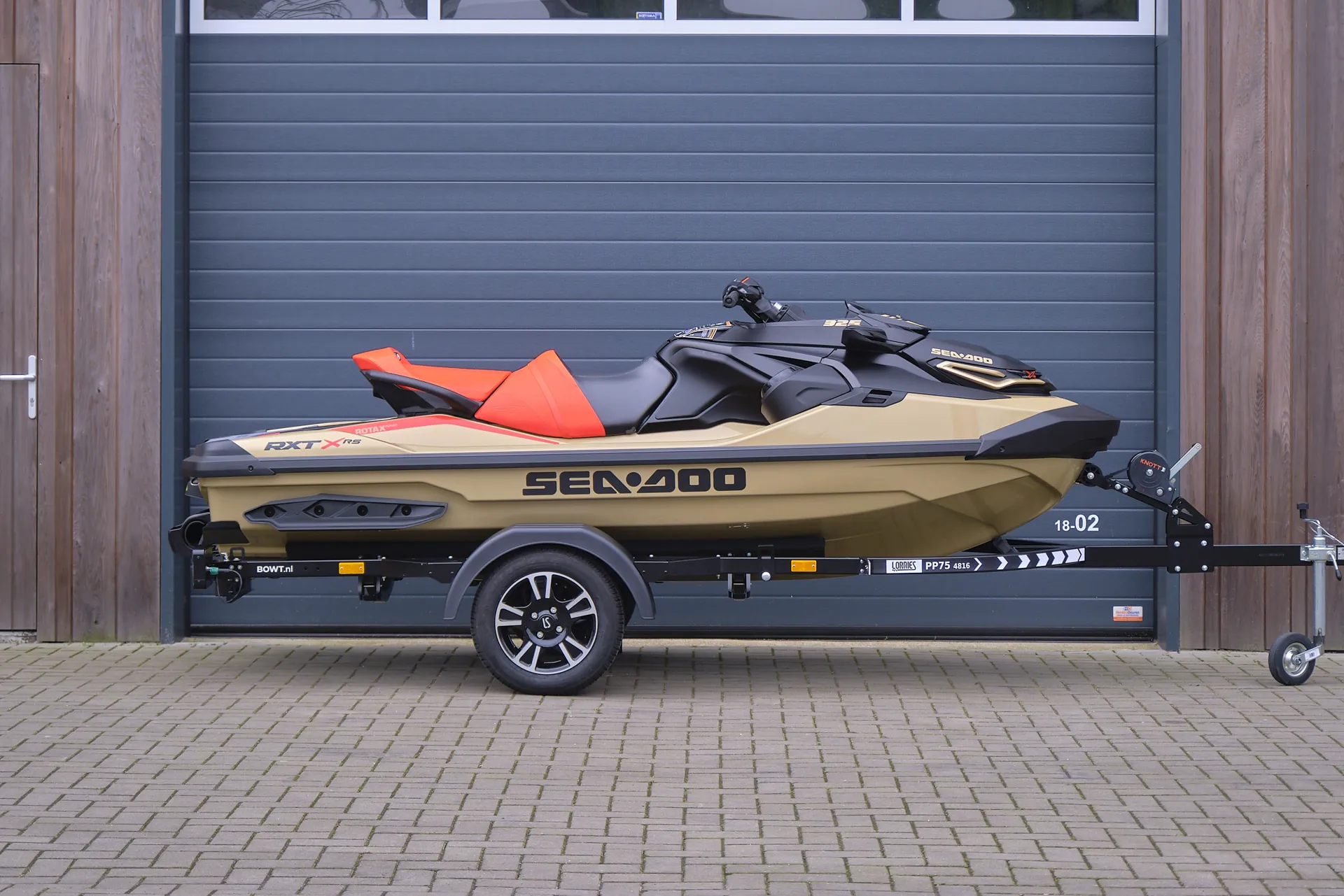 Sea-Doo RXT-X RS 325 (Metallic Tan) waterscooter bij BOWT Watersport, officieel Sea-Doo dealer
