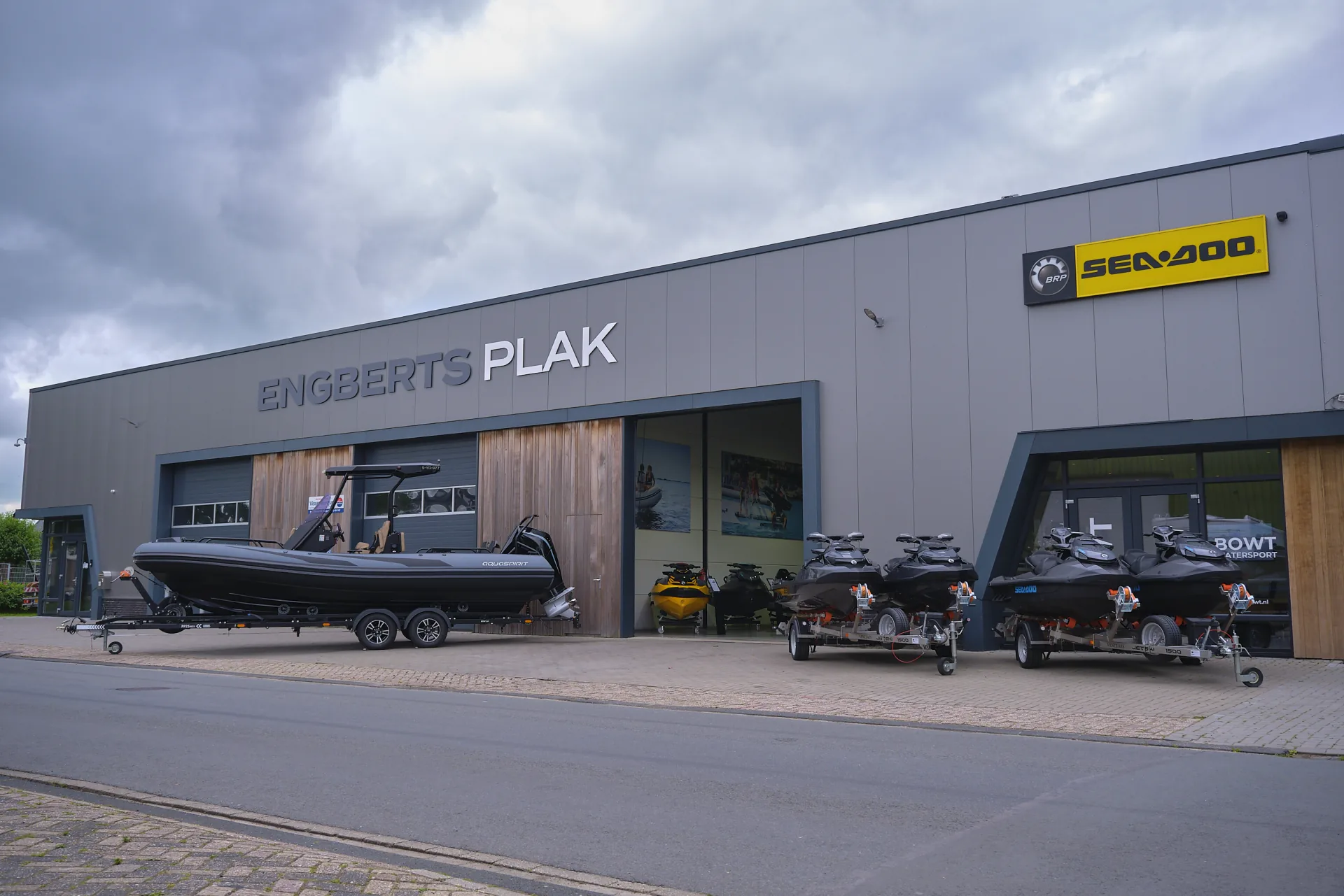 Pand van BOWT Watersport: dealer van de waterscooters van Sea-Doo en Yamaha, en de aluminium RIB's/rubberboten van AQUASPIRIT
