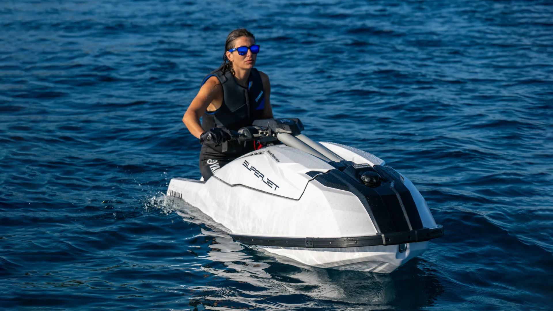 Yamaha SuperJet freestyle stand-up waterscooter en jetski, te koop bij BOWT Watersport, officieel Yamaha WaveRunner dealer