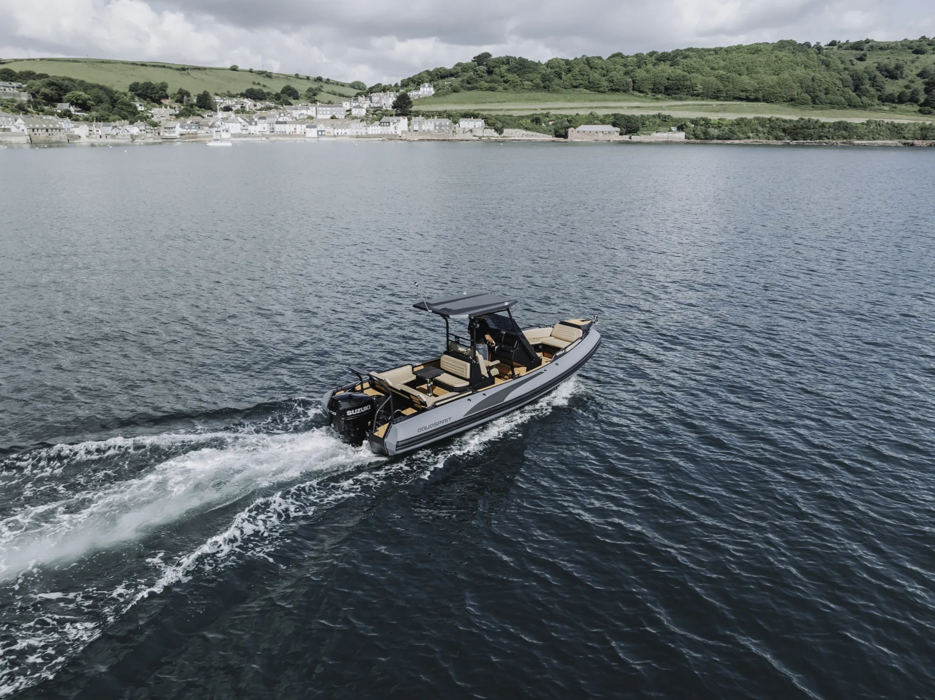 AQUASPIRIT S700 luxe high-performance aluminium RIB/rubberboot van 7 meter met maximaal 300 pk en innovatieve opties zoals D-tubes, te koop bij BOWT Watersport