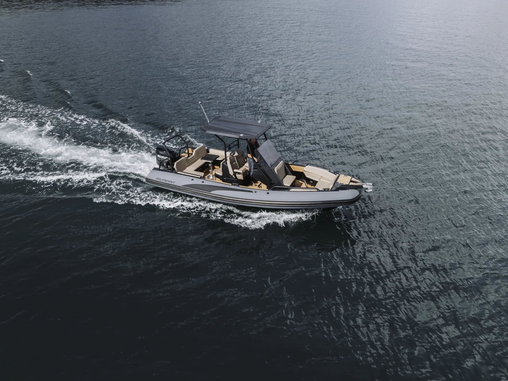 AQUASPIRIT S700 luxe high-performance aluminium RIB/rubberboot van 7 meter met maximaal 300 pk en innovatieve opties zoals D-tubes, te koop bij BOWT Watersport