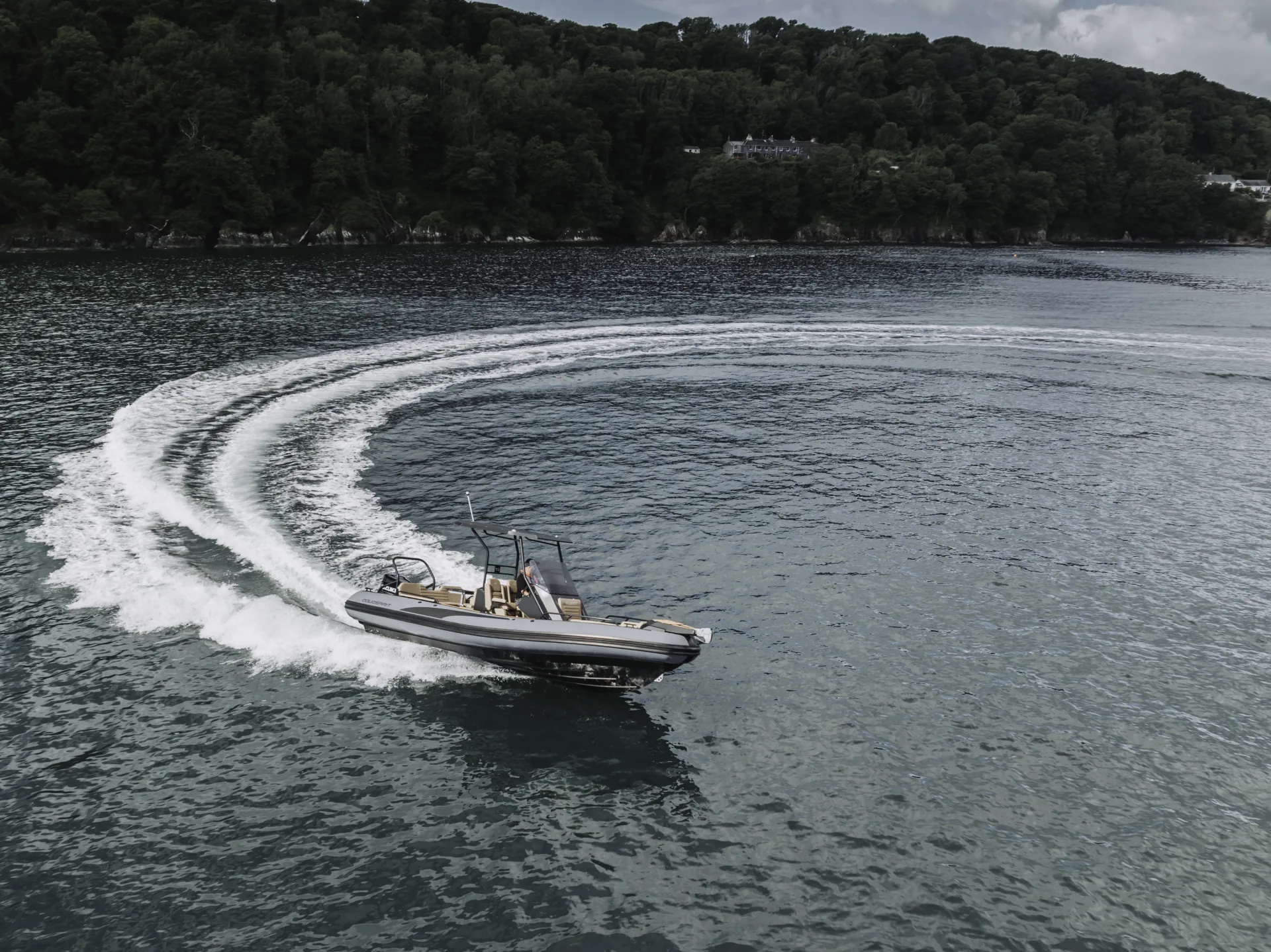 AQUASPIRIT S700 luxe high-performance aluminium RIB/rubberboot van 7 meter met maximaal 300 pk en innovatieve opties zoals D-tubes, te koop bij BOWT Watersport