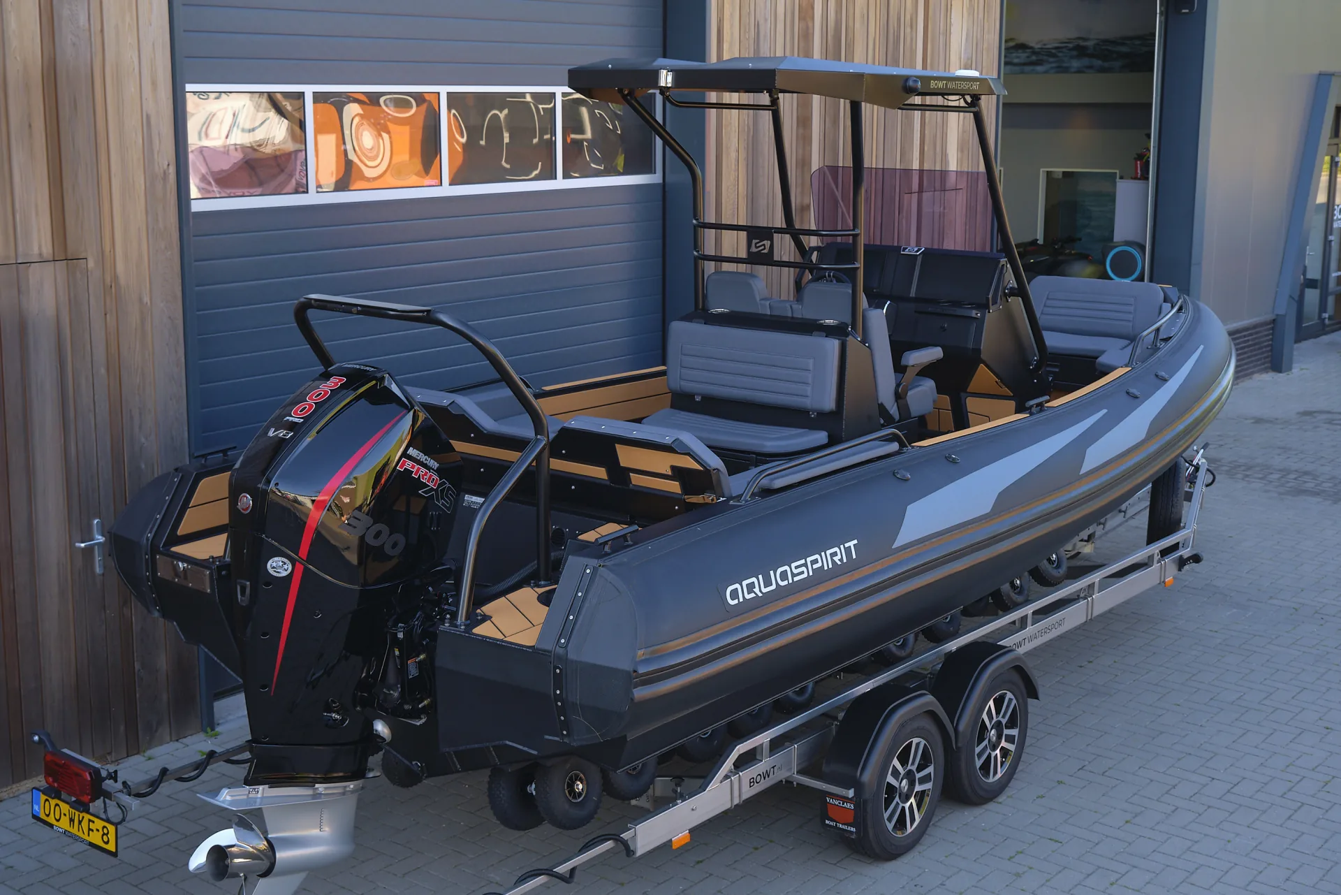 AQUASPIRIT S700 luxe high-performance aluminium RIB/rubberboot van 7 meter met maximaal 300 pk en innovatieve opties zoals D-tubes, te koop bij BOWT Watersport