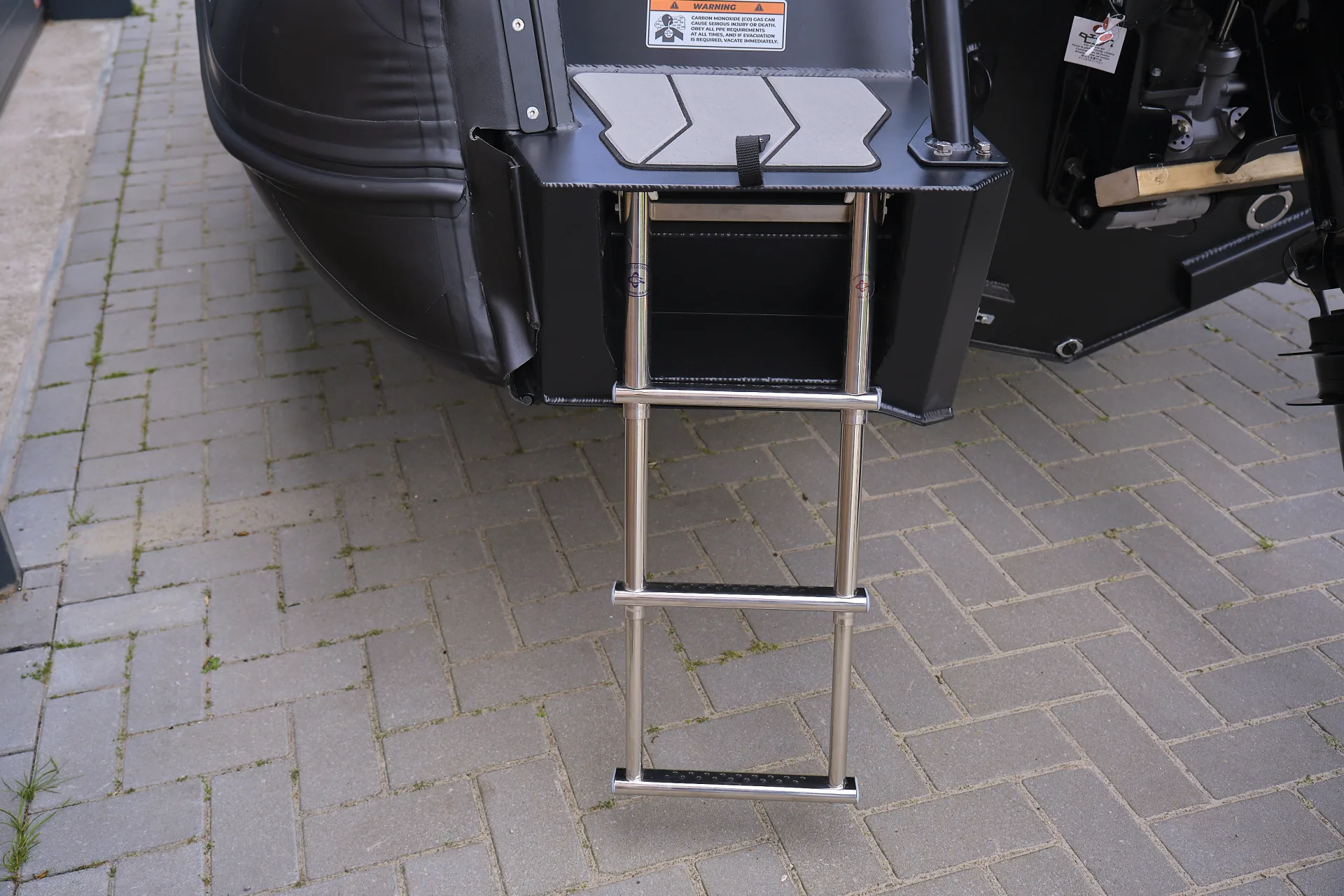 AQUASPIRIT S585 CC (Center Console) luxe aluminium RIB/rubberboot met D-tubes voor enorm veel ruimte, maximaal 150 pk, te koop bij BOWT Watersport. 