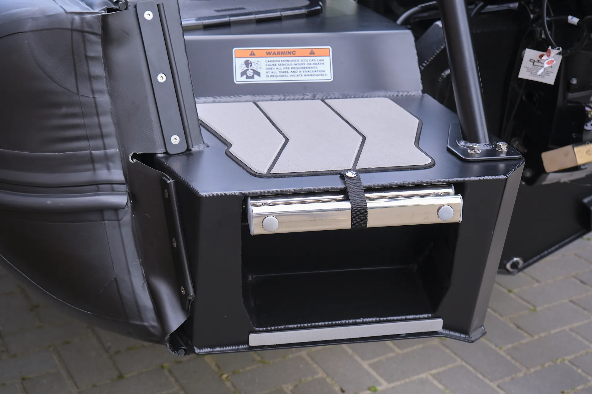 AQUASPIRIT S585 CC (Center Console) luxe aluminium RIB/rubberboot met D-tubes voor enorm veel ruimte, maximaal 150 pk, te koop bij BOWT Watersport. 