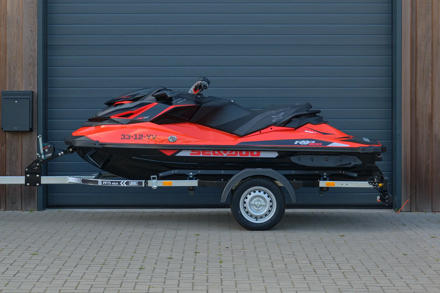 Sea-Doo RXP-X RS 300 waterscooter uit 2016 met 300pk te koop bij BOWT Watersport, officieel Sea-Doo dealer