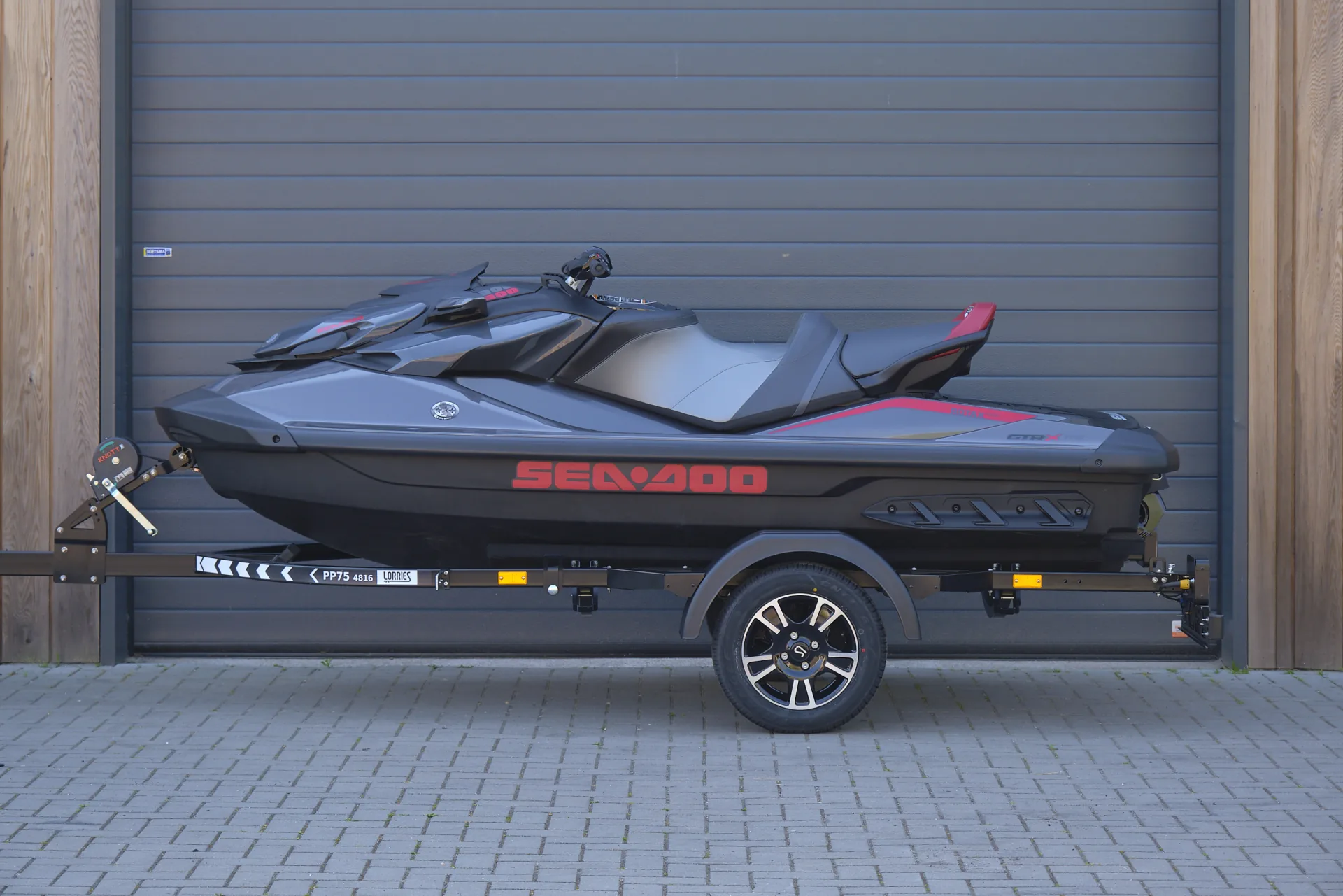 Sea-Doo GTR-X RS 300 waterscooter te koop bij BOWT Watersport, de Sea-Doo dealer voor Noord-Nederland