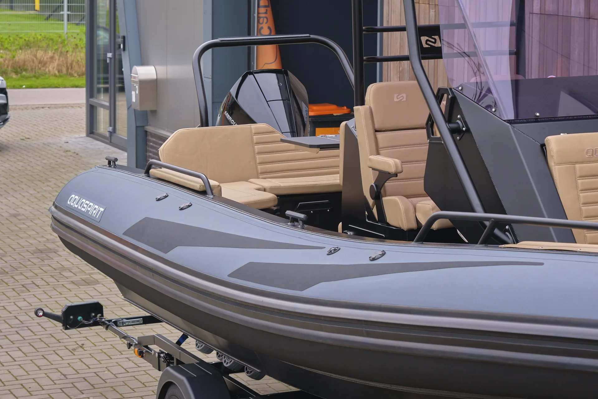 AQUASPIRIT S700 aluminium RIB/rubberboot met 300pk Mercury V8, perfect voor watersporten. Te koop bij BOWT Watersport, de RIB specialist
